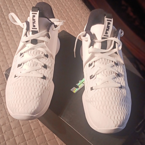 LEBRON WITNESS 5 EP ‘WHITE BLACK’ - Picture 6 of 11